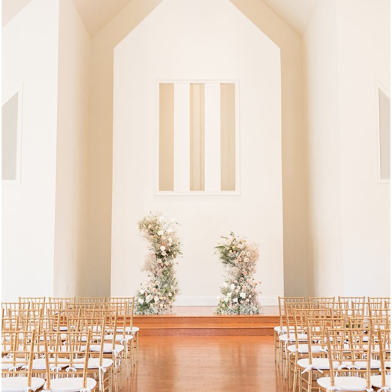 Aisle and wedding flowers for Ritz Charles Wedding by Indianapolis wedding photographer Victoria Rayburn Photography