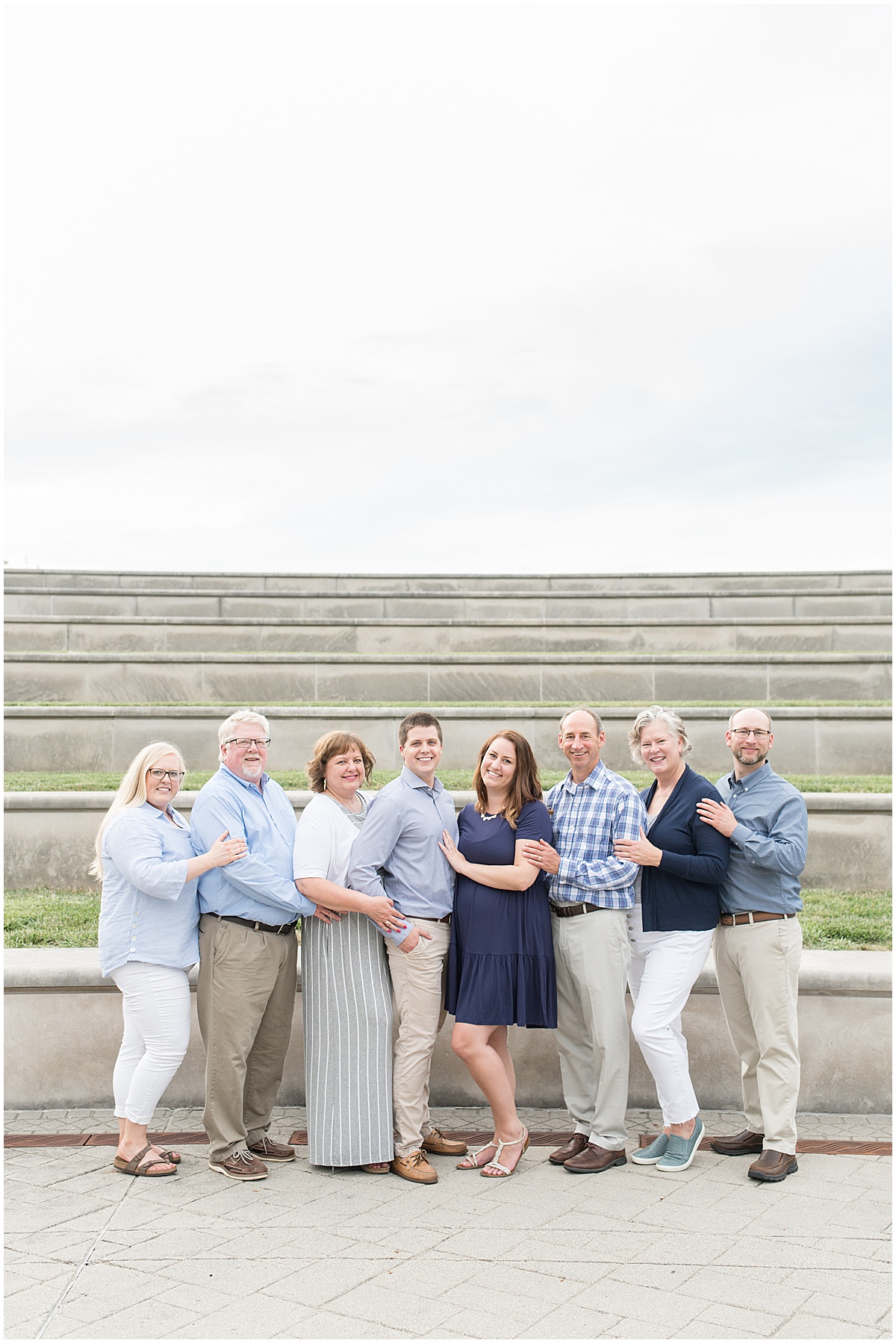 Extended family photos at Coxhall Gardens in Carmel, Indiana