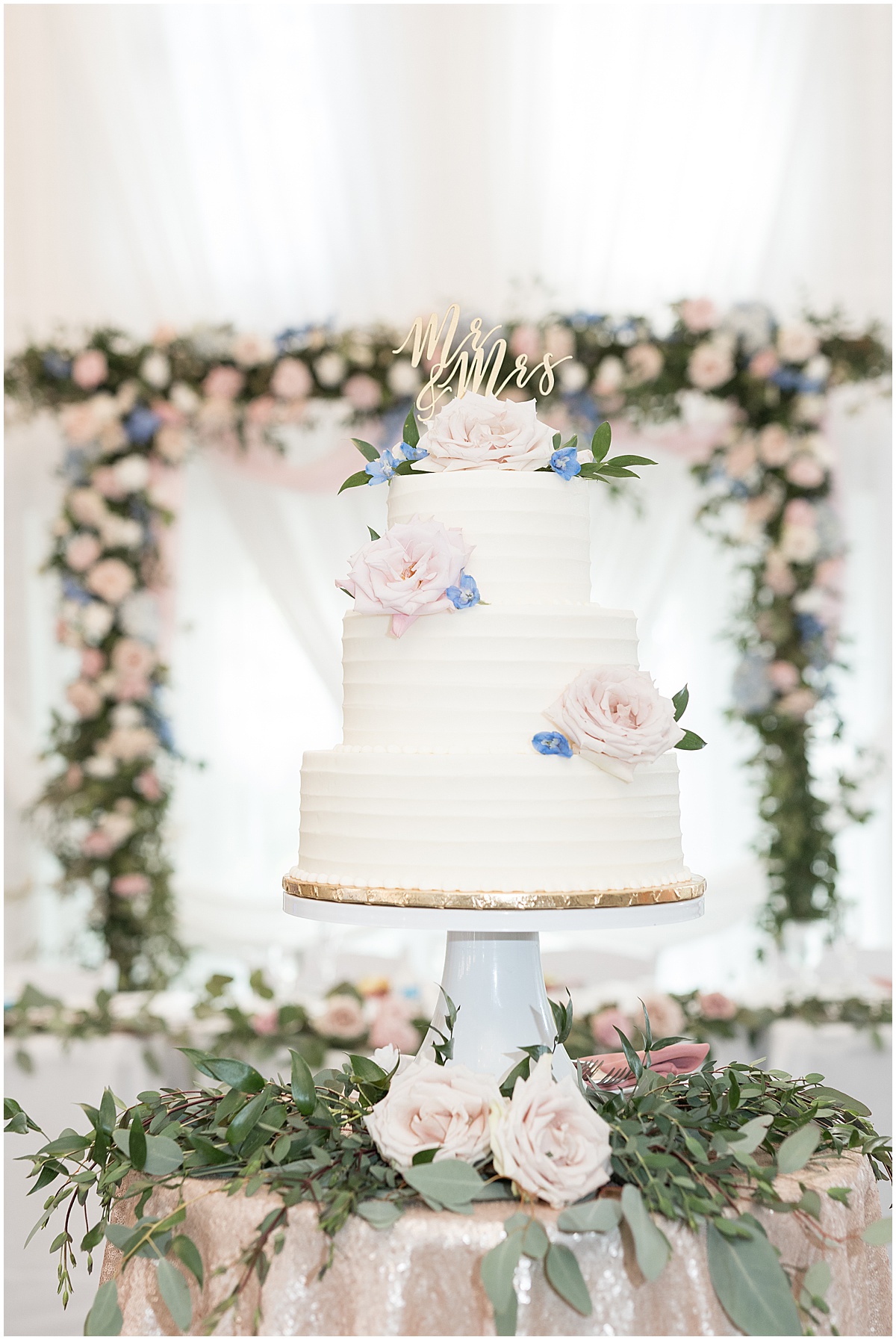 Wedding cake at Lizton Lodge Wedding in Lizton, Indiana