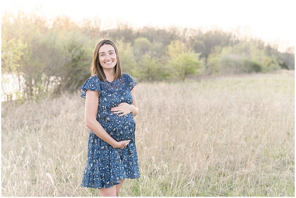 Spring maternity photos at Fairfield Lakes Park in Lafayette, Indiana