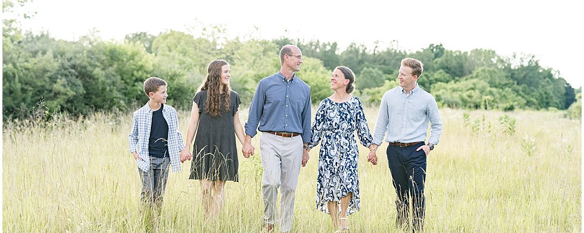 Family photos with teenagers at Fairfield Lakes Park in Lafayette, Indiana