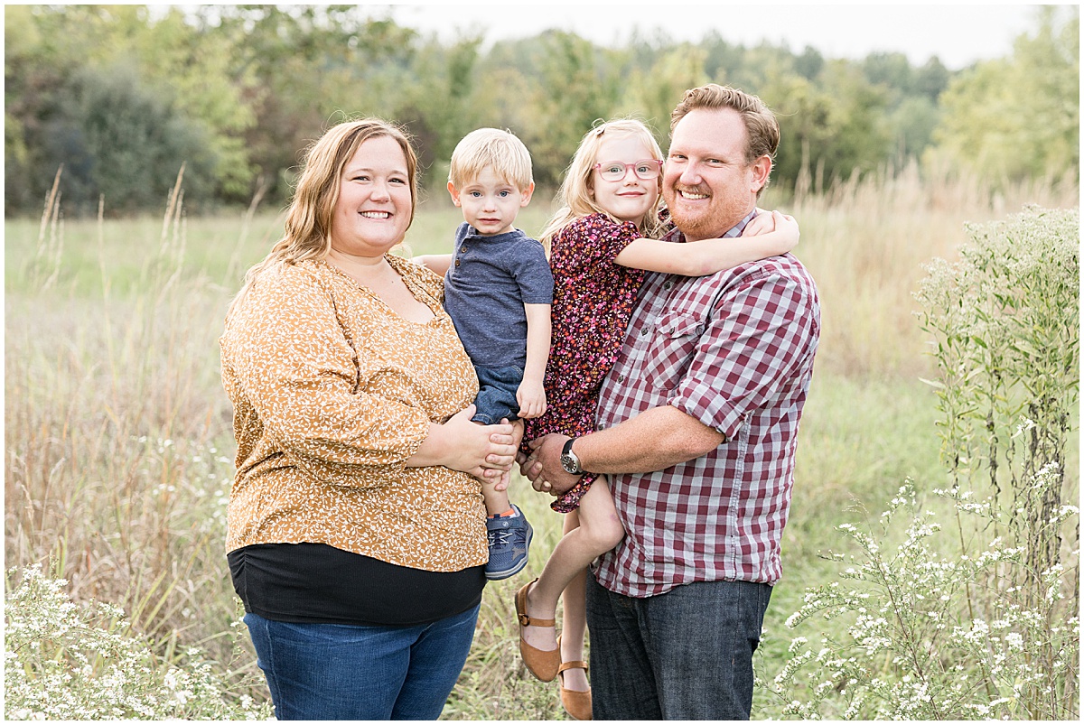 2021 family fall mini sessions in Lafayette, Indiana at Fairfield Lakes Park by Victoria Rayburn Photography