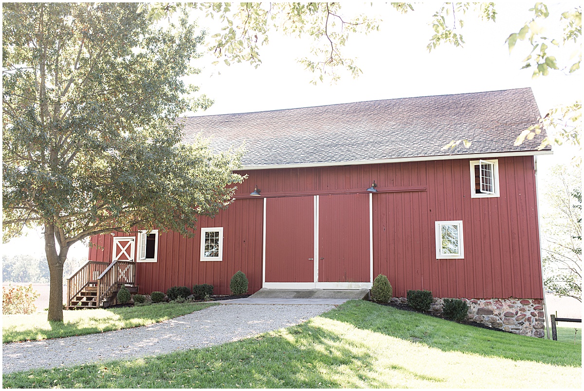 Venue details for fall wedding at Vintage Oaks Banquet Barn in Delphi, Indiana