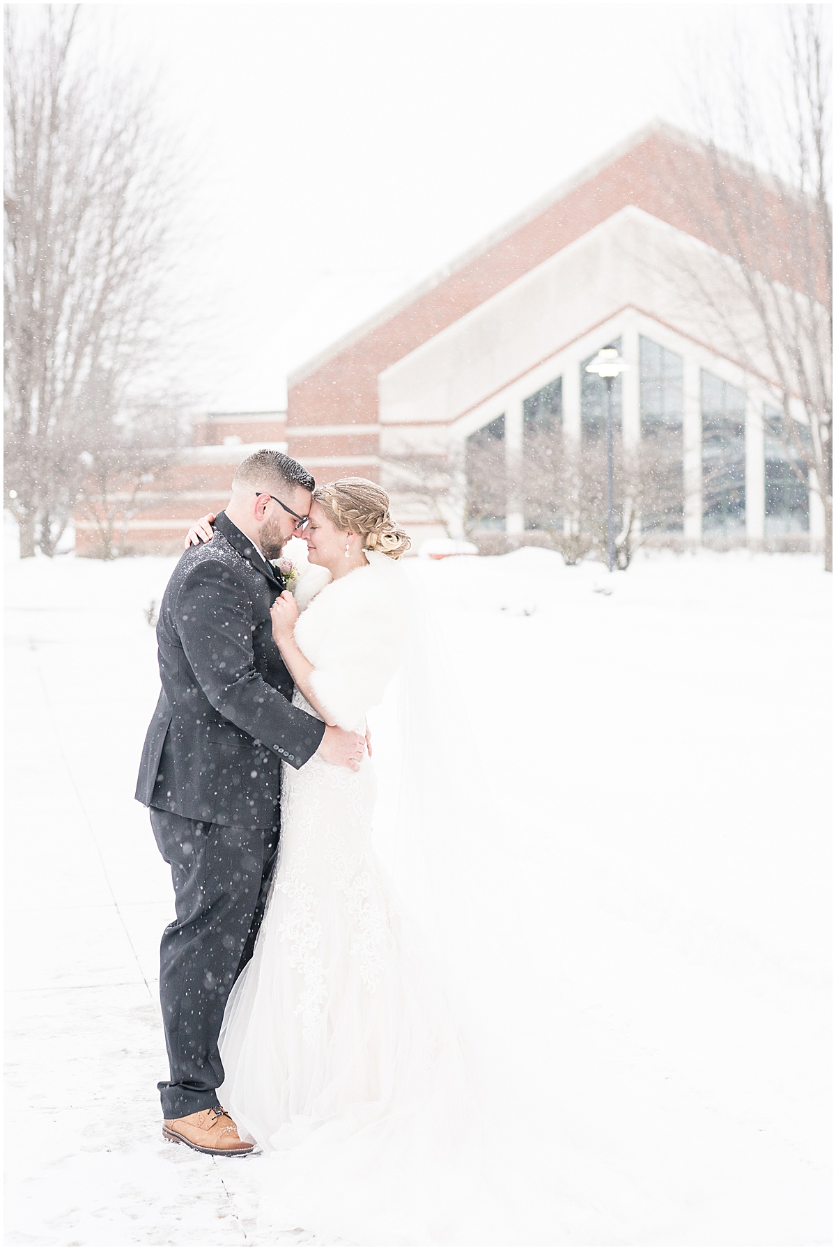 Winter wedding photos at Trinity Christian College in Chicago by Victoria Rayburn Photography