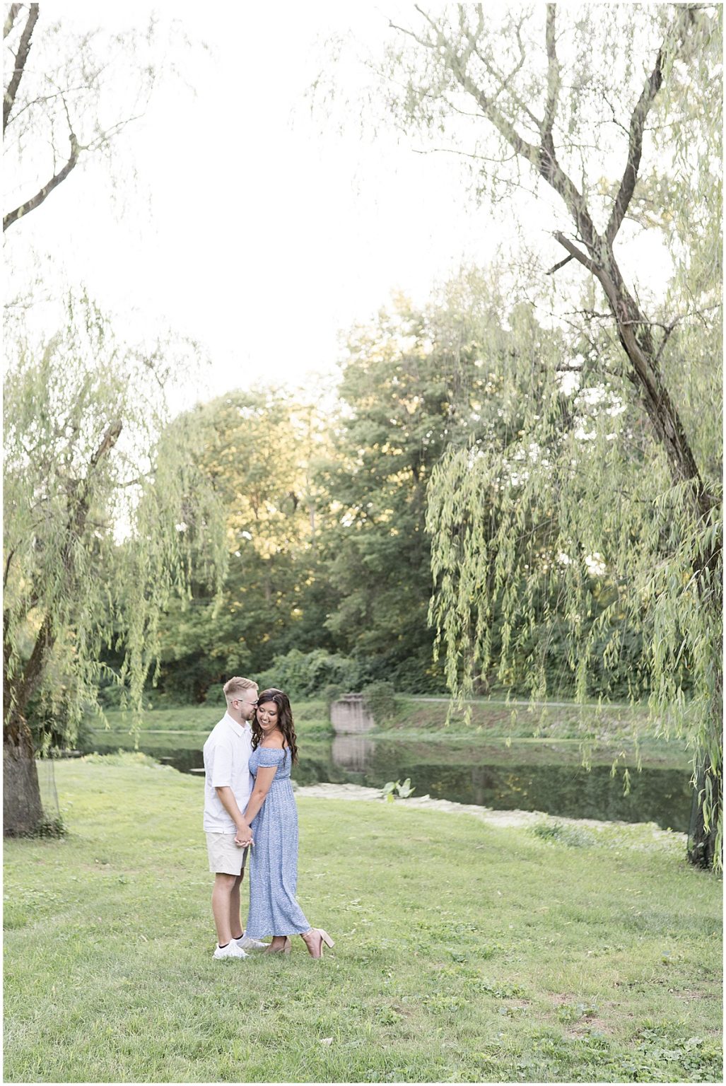 Summer Engagement Photos at Holcomb Gardens | Victoria Rayburn Photography
