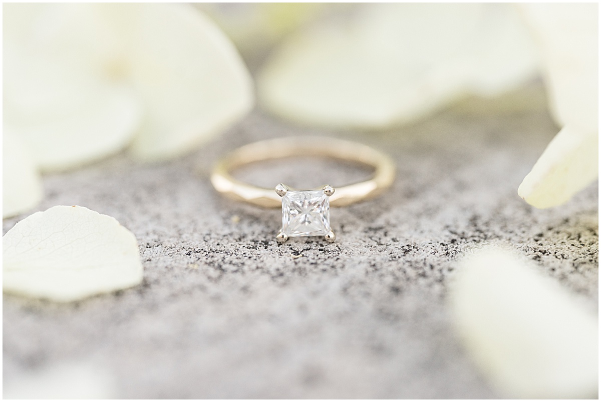 Close up of gold ring featured in the “Victoria Rayburn Photography Best of Engagement Photos 2022” blog post.