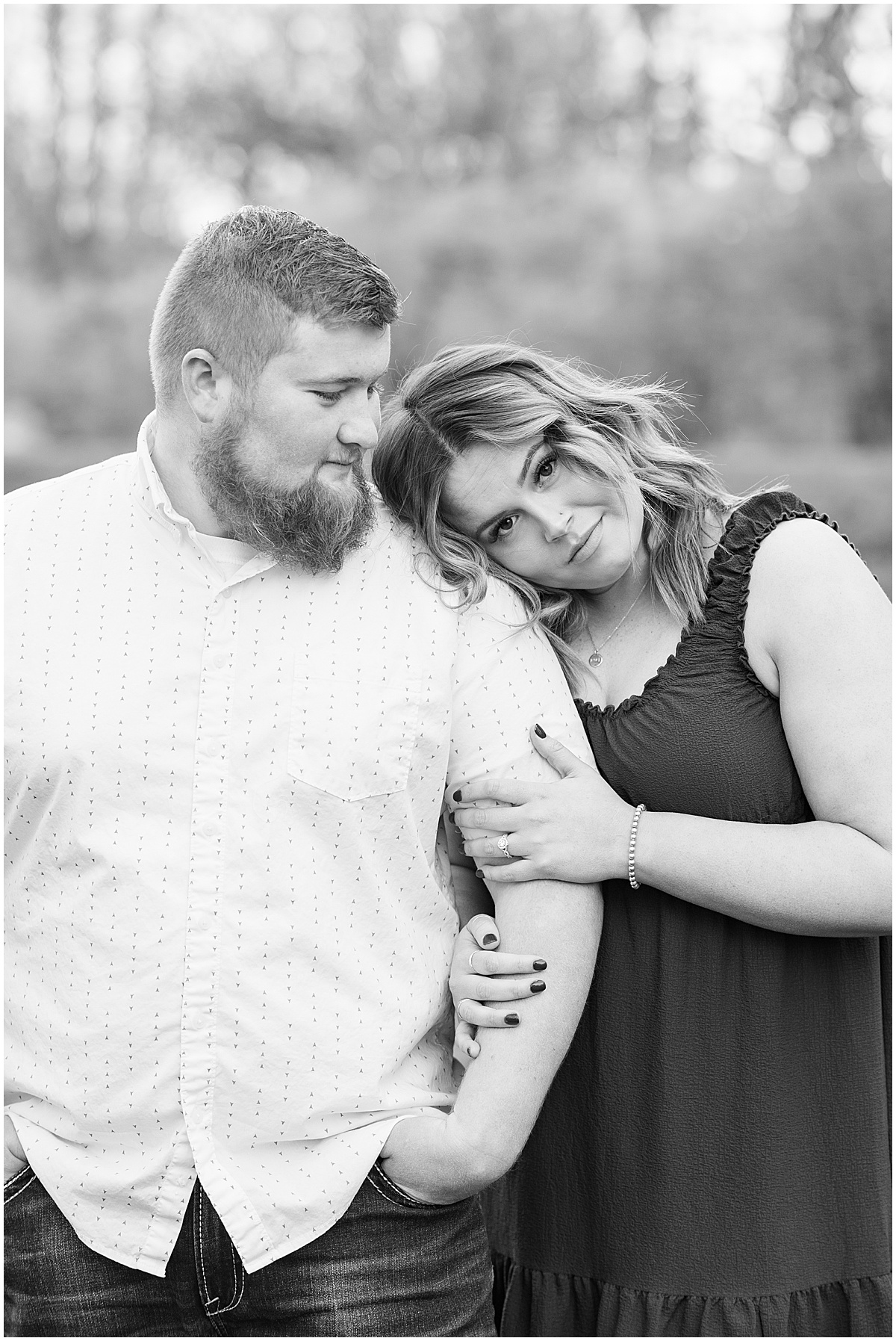Couple get close at Holcomb Gardens spring engagement photos